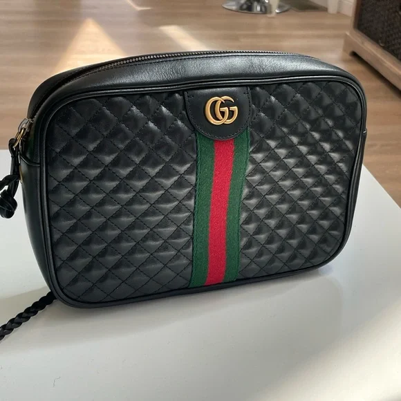 Authentic Gucci Quilted Leather Bag - Picture 4 of 9
